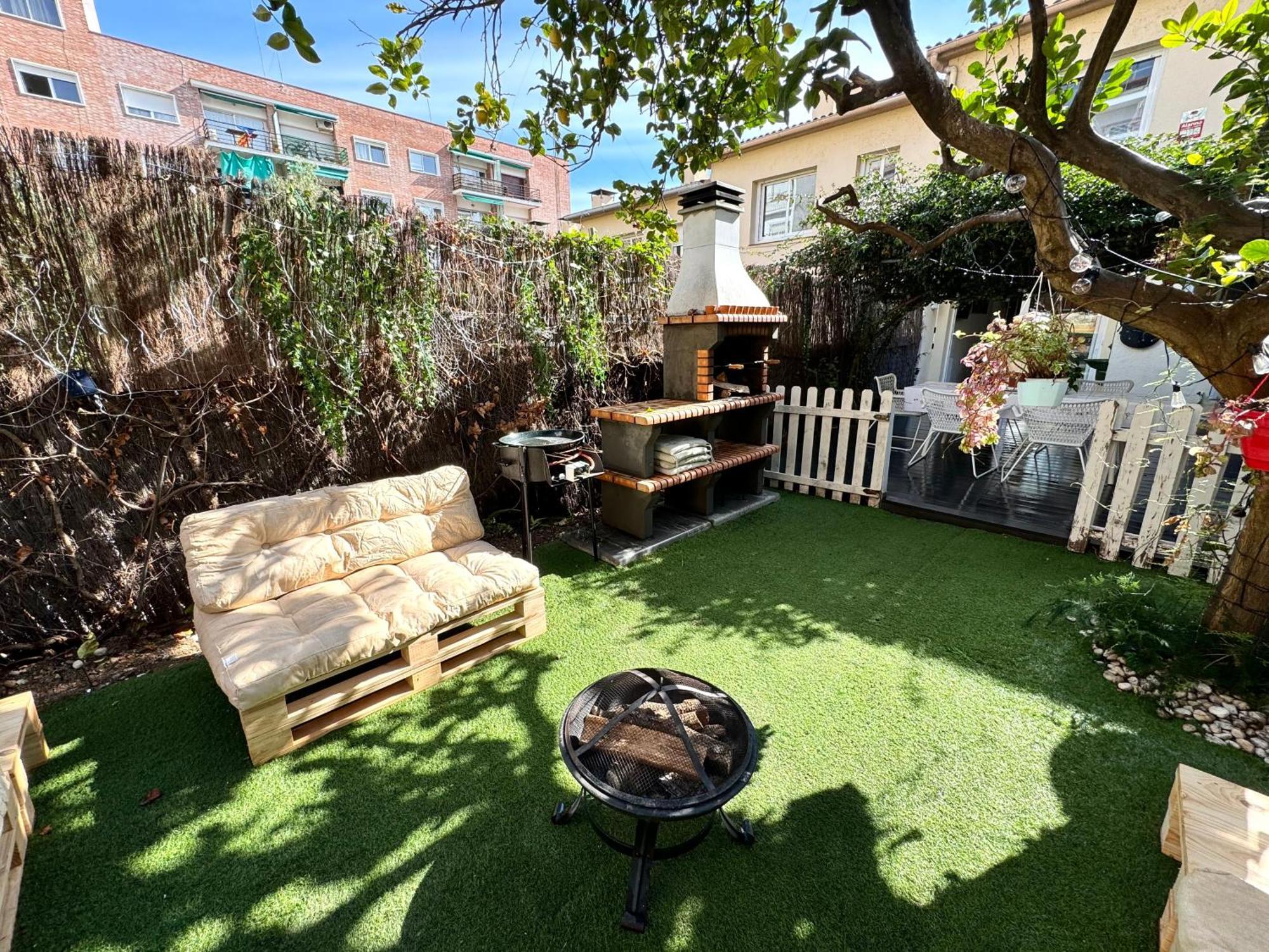 Casa En Masnou Junto A Playa Y Tren Villa Екстериор снимка