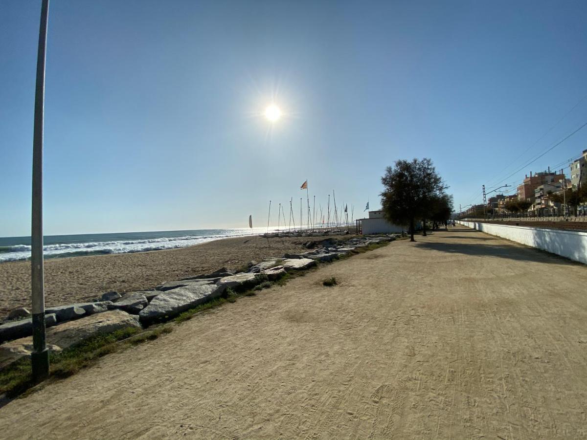 Casa En Masnou Junto A Playa Y Tren Villa Екстериор снимка